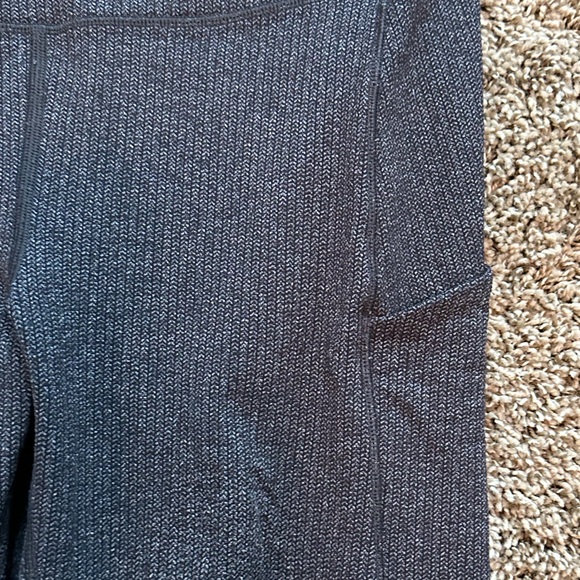 Lululemon athletica size 8 women’s leggings EUC, grey print - Picture 2 of 5